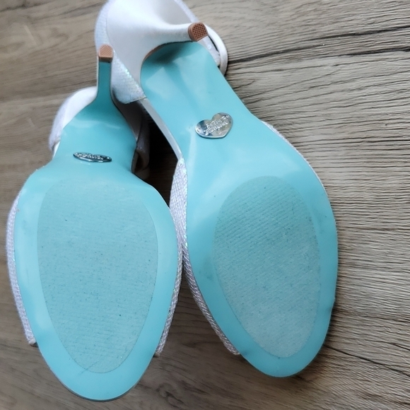 Betsey Johnson White Sequin Peep Toe Stilettos 9.5 Like New - Picture 6 of 7